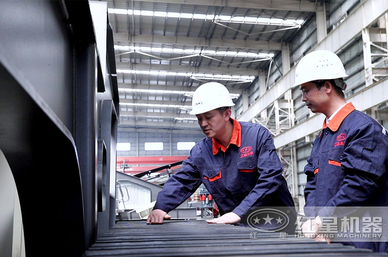 河南紅星工程師車間工作現(xiàn)場 河南紅星工程師車間工作現(xiàn)場