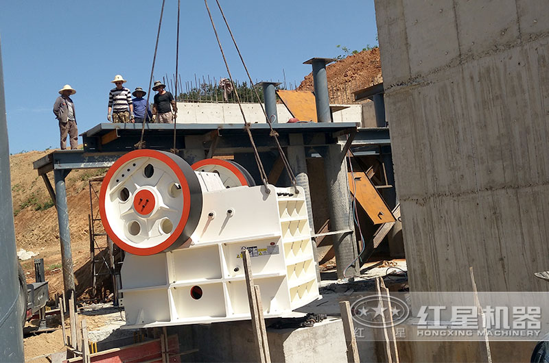 刻沙子石子機(jī)每天的產(chǎn)量多少？開(kāi)辦石子廠合法嗎？