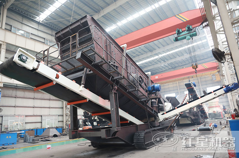 大型履帶式篩分標(biāo)準(zhǔn)型移動(dòng)破碎站加工車(chē)間 大型履帶式篩分標(biāo)準(zhǔn)型移動(dòng)破碎站加工車(chē)間