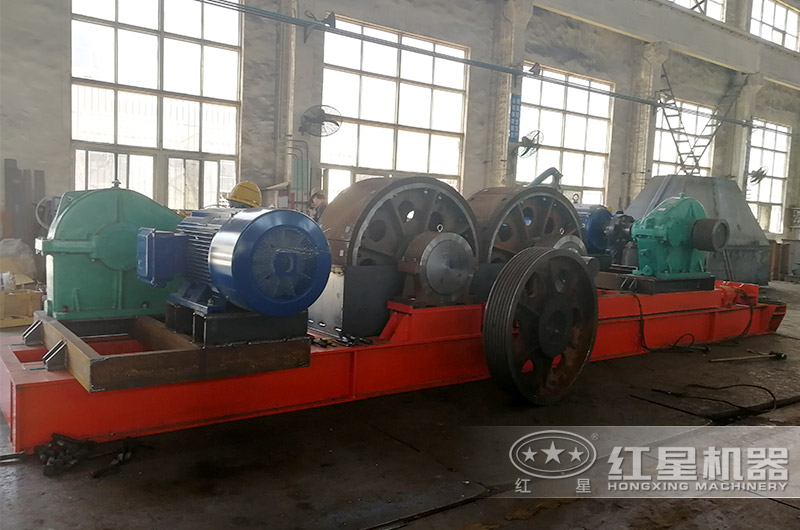 雙輥破碎機生產(chǎn)現(xiàn)場 雙輥破碎機生產(chǎn)現(xiàn)場