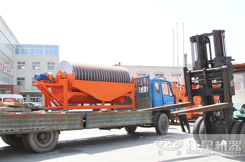 紅星磁選機裝車發(fā)貨中 紅星磁選機裝車發(fā)貨中