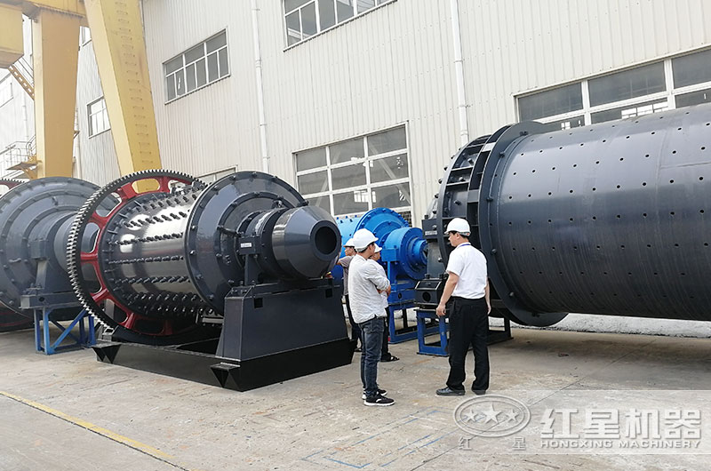 客戶來(lái)廠考察球磨機(jī) 客戶來(lái)廠考察球磨機(jī)