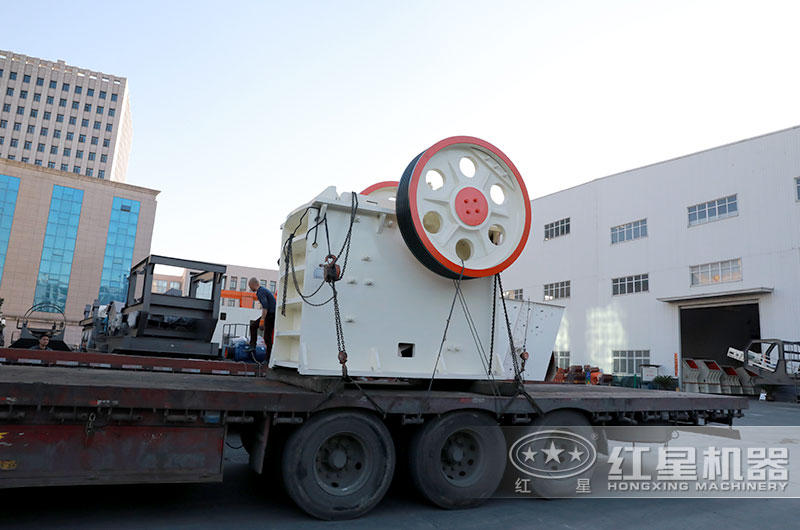 客戶PE系列顎式破碎機(jī)裝車發(fā)貨現(xiàn)場 客戶PE系列顎式破碎機(jī)裝車發(fā)貨現(xiàn)場