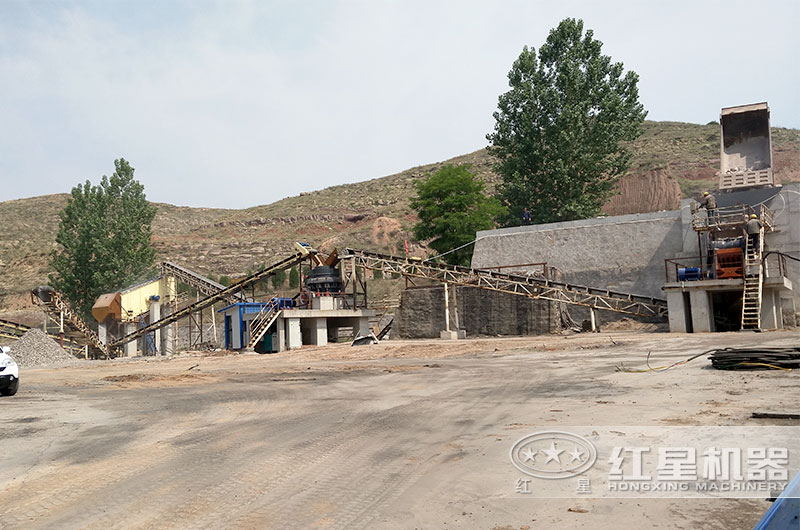 破碎玄武巖用什么機(jī)器好？整條生產(chǎn)線還需要哪些設(shè)備？