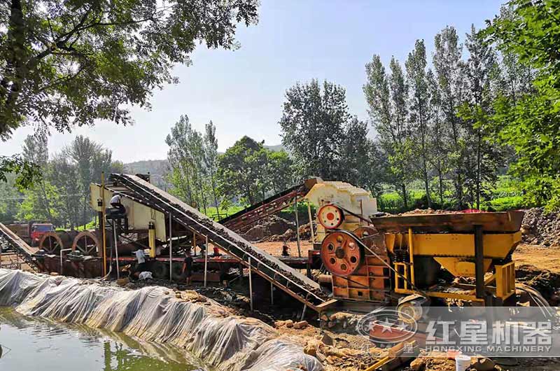 洛陽嵩縣石灰?guī)r破碎現場 洛陽嵩縣石灰?guī)r破碎現場