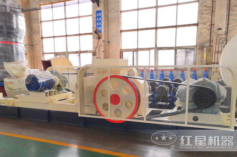 擠壓式破碎原理的對(duì)輥式煤用破碎機(jī) 擠壓式破碎原理的對(duì)輥式煤用破碎機(jī)