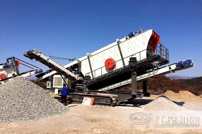 物料移動(dòng)篩分作業(yè)現(xiàn)場(chǎng) 物料移動(dòng)篩分作業(yè)現(xiàn)場(chǎng)