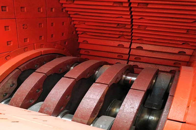 錘破內(nèi)部襯板實拍 錘破內(nèi)部襯板實拍