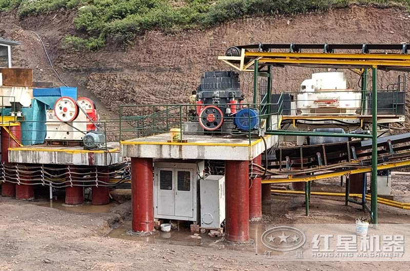 室外制沙生產(chǎn)現(xiàn)場 室外制沙生產(chǎn)現(xiàn)場