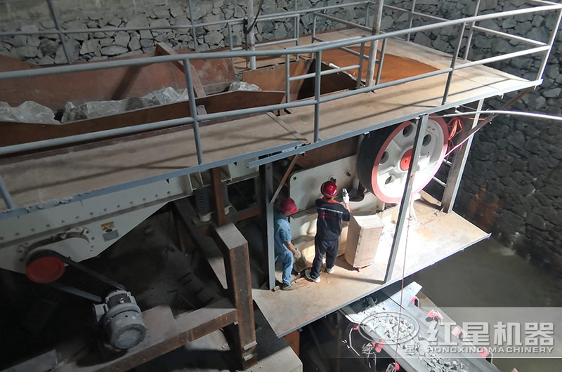 瀝青混凝土用輝綠巖還是玄武巖？鄂式破碎機碎輝綠巖怎樣？