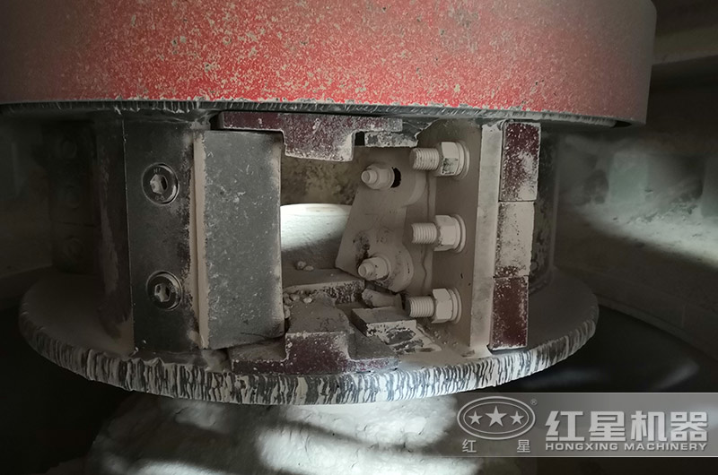 VSI磨沙機(jī)內(nèi)部細(xì)節(jié)圖 VSI磨沙機(jī)內(nèi)部細(xì)節(jié)圖