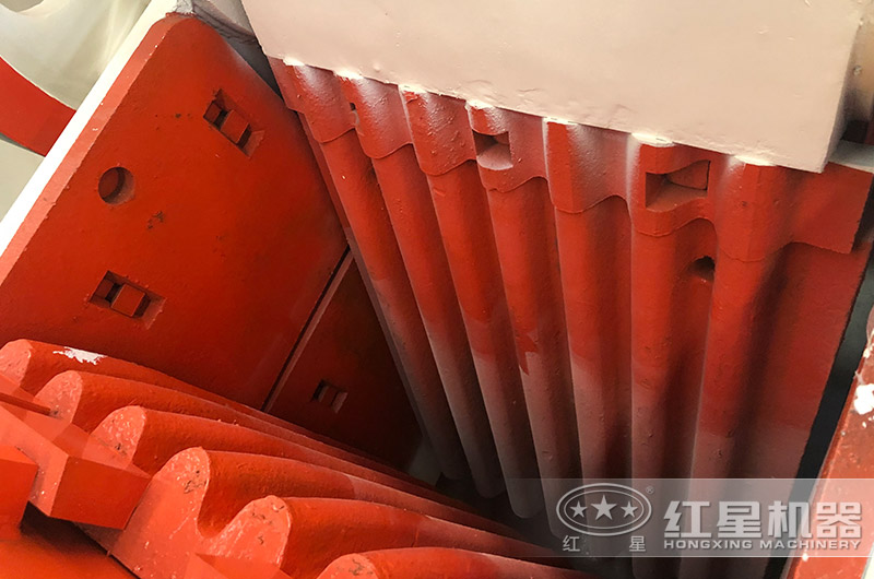 鄂式粉碎機(jī)V型破碎腔 鄂式粉碎機(jī)V型破碎腔