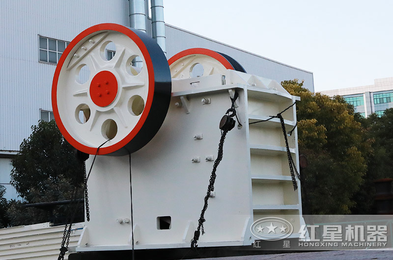 69鄂式粉碎機(jī) 69鄂式粉碎機(jī)