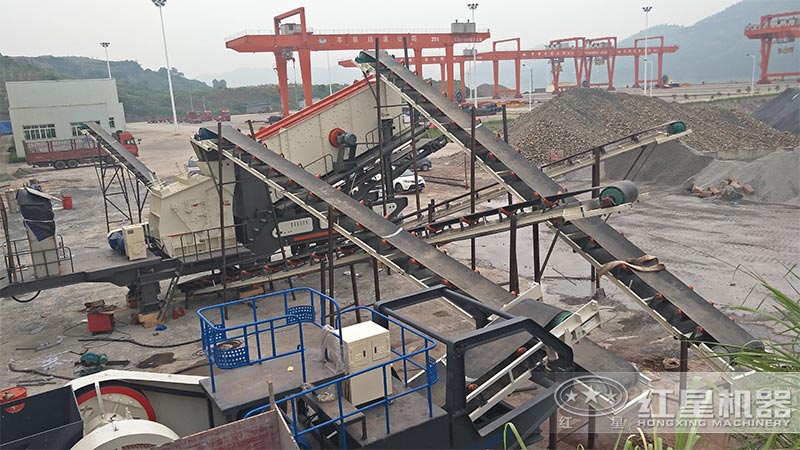 輪胎移動反擊制砂機(jī)加工現(xiàn)場 輪胎移動反擊制砂機(jī)加工現(xiàn)場