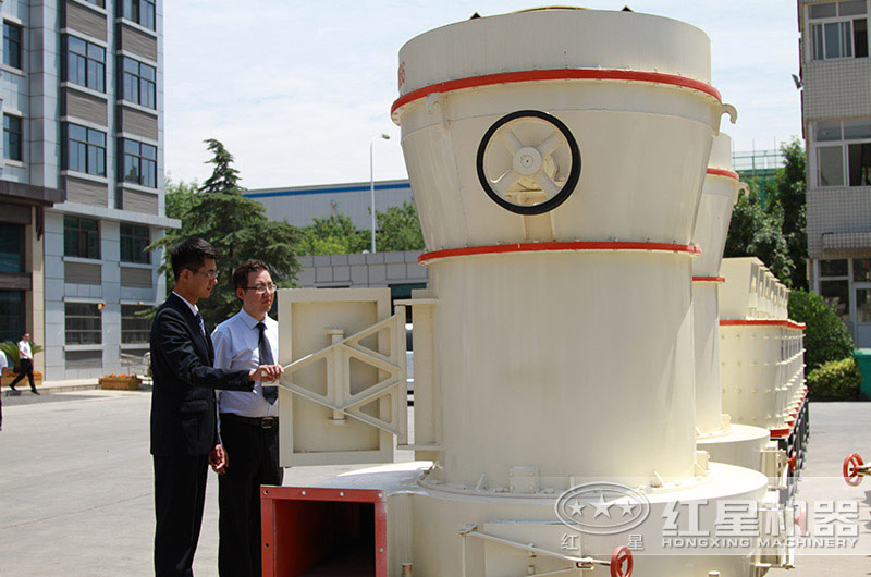 客戶來(lái)紅星考察雷蒙磨打粉設(shè)備 客戶來(lái)紅星考察雷蒙磨打粉設(shè)備