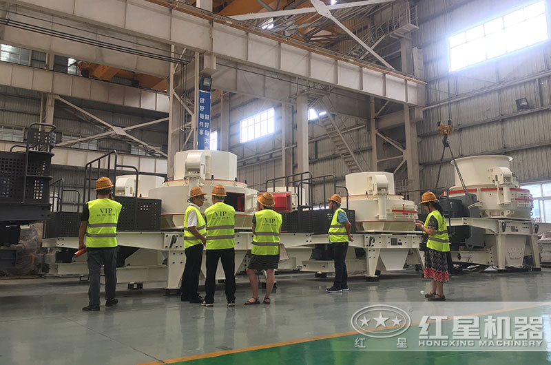 客戶來廠參觀制沙機(jī)設(shè)備 客戶來廠參觀制沙機(jī)設(shè)備