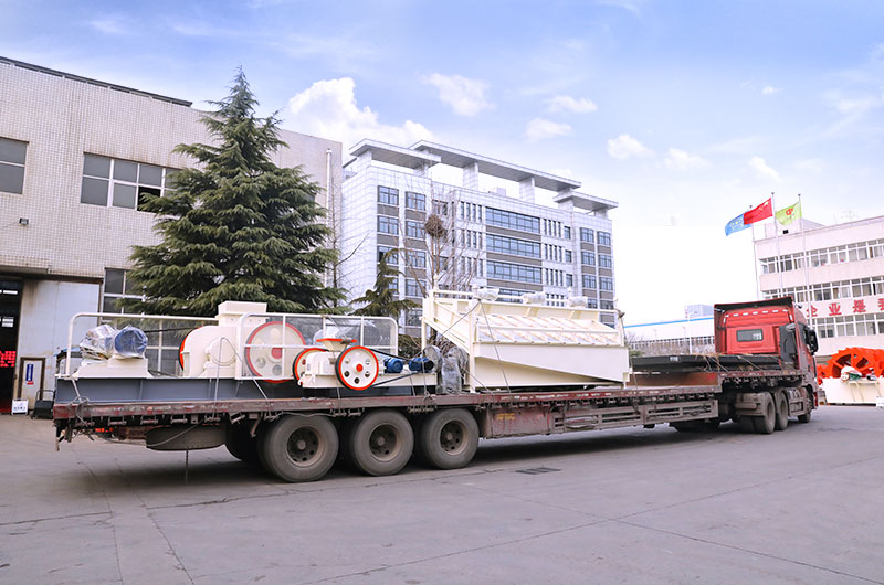 對輥式水泥破碎機發(fā)貨現(xiàn)場 對輥式水泥破碎機發(fā)貨現(xiàn)場