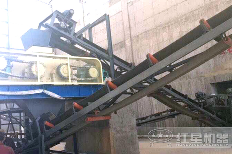 1200輥式破碎機用戶工作現(xiàn)場